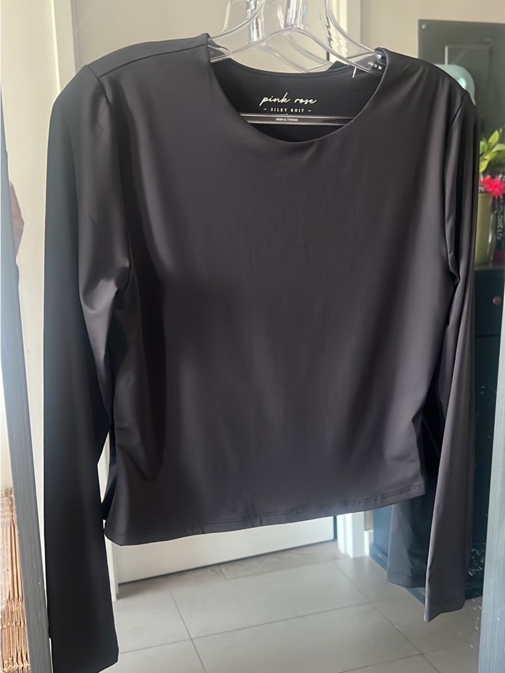 Pink Rose Black Long-Sleeve Crewneck stretch crop Top size L